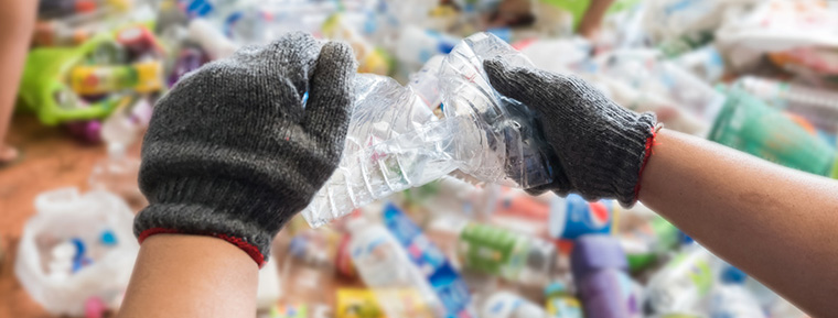 Upcycling – Plastiktüten aus Einweg-PET-Flaschen